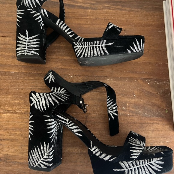 Sol Sana Cathy Platform Embroidered Heels - Picture 4 of 6